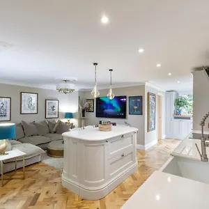 Luxurious With Hot Tub Apartment